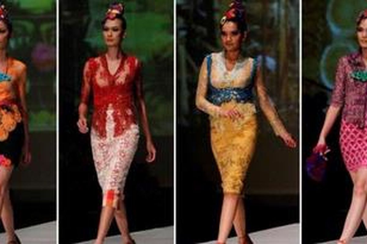Busana-busana yang tampil pertama kali, sangat kental dengan gaya tradisional kebaya brokat dilengkapi bawahan kain tradisional. Lenny mengubahnya menjadi cocktail dress yang edgy. 