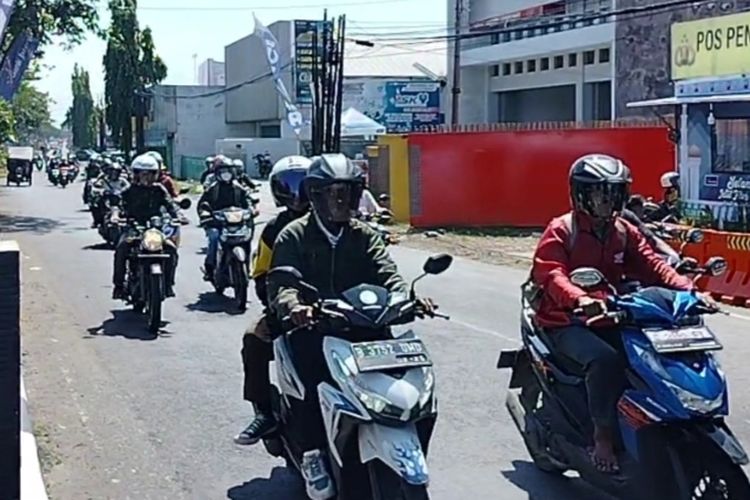 Lima hari menjelang Lebaran pemudik motor mulai mendominasi jalur Pantura Brebes, Jawa Tengah, Senin (17/4/202