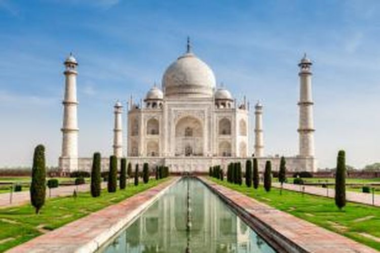 Taj Mahal merupakan salah satu peninggalan budaya Islam di India. 