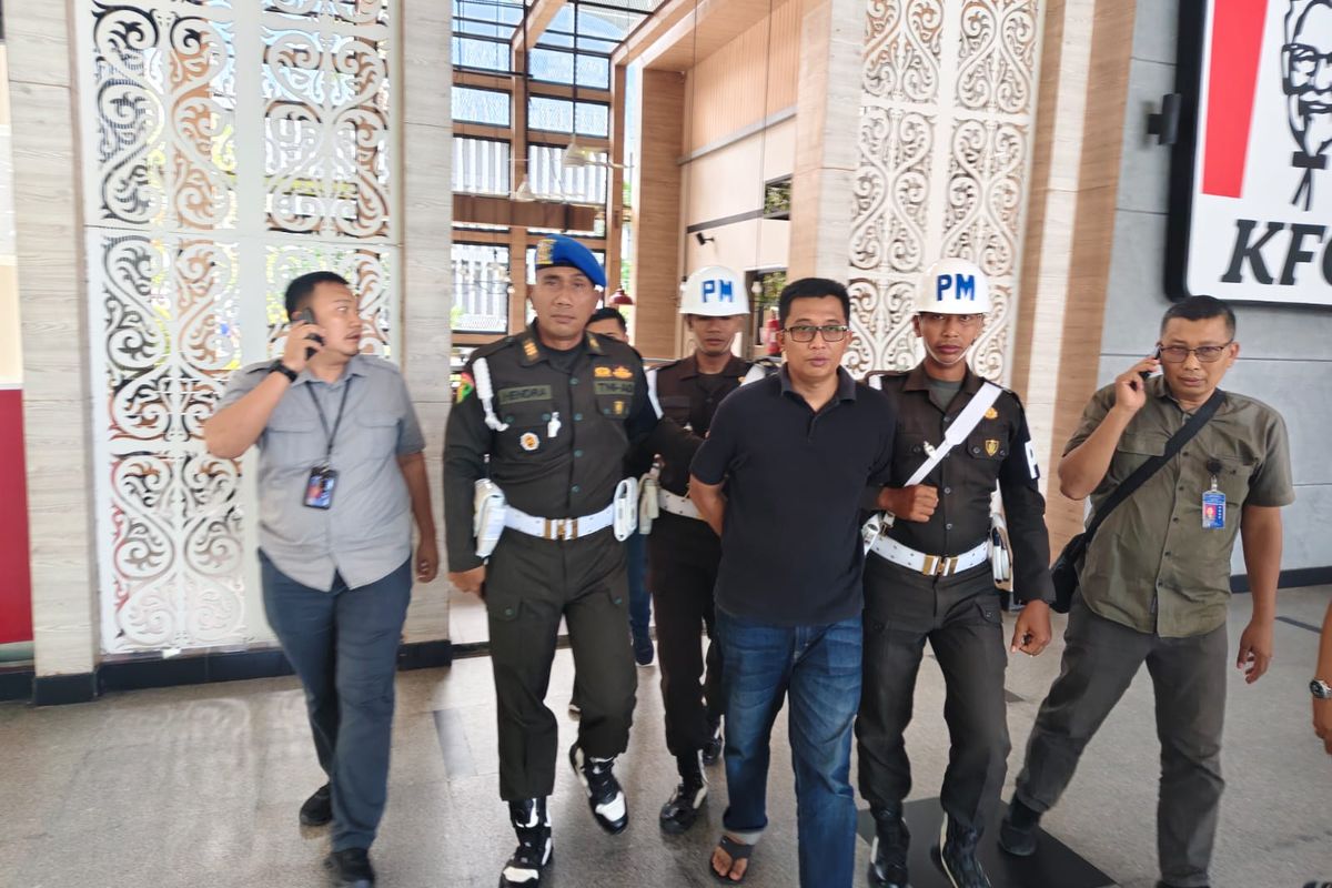 Pomdam I Bukit Barisan menangkap Serma Tengku Dian Anugerah karena diduga membunuh istrinya, Astri Gustina Yolanda (34), di Jalan Pabrik Gula, Kabupaten Deli Serdang. 