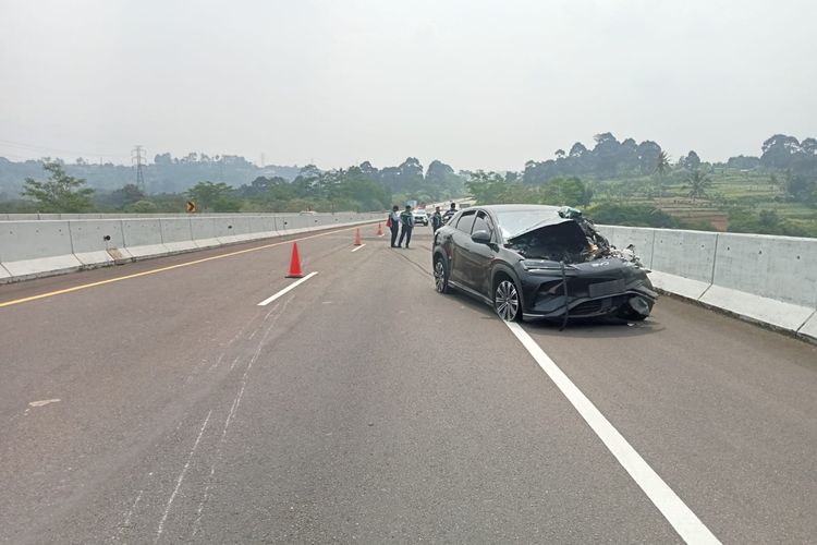 Kecelakaan di Tol Bocimi Exit Parungkuda, Libatkan Truk Box dan Mobil Listrik
