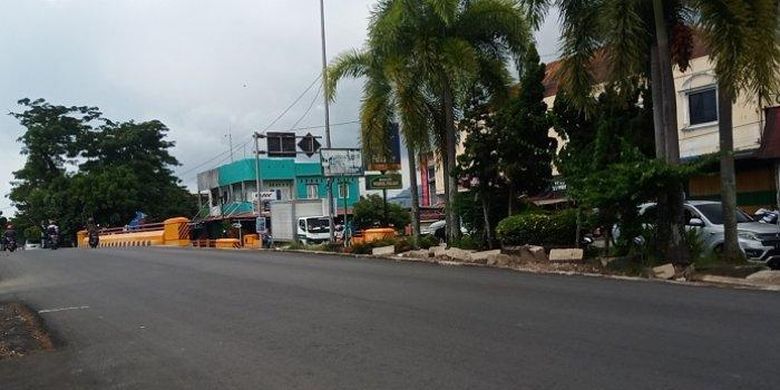 Jalan Adinegoro, Padang, tempat sebelumnya berdiri Tugu Linggarjati. 