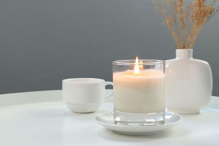 Ilustrasi lilin aromaterapi. 