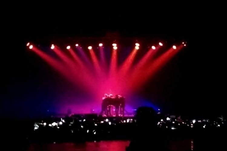 Stray Kids menghentak Hall 5 Indonesia Convention Exhibition (ICE) BSD, Tangerang, Sabtu (26/1/2019) dalam konser mereka yang bertajuk Unveil Tour I am...