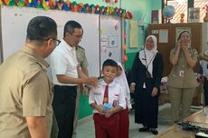 Uji Coba Makan Bergizi Gratis, Heru Budi Beri Hadiah Kotak Pensil bagi Siswa yang Habiskan Makanan