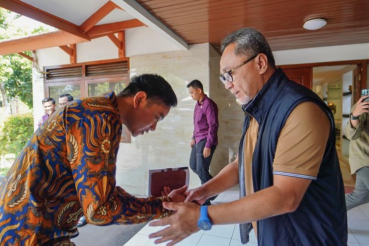 Wali Kota Solo Gibran Rakabuming Raka bertemu Ketua Umum PAN Zulkifli Hasan di Kompleks Widya Chandra, Jakarta Selatan, Sabtu (21/10/2023). 