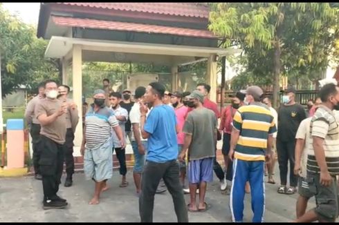 Kades di Grobogan Digerebek Massa Saat Berduaan dengan Istri Orang, Diarak dan Dilaporkan ke Polisi