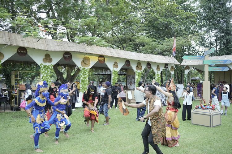 Suasana Pasar Medang yang digelar di Candi Prambanan oleh PT Taman Wisata Candi Borobudur, Prambanan dan Ratu Boko selama libur Lebaran 2024. (Foto dokumentasi PT TWC Candi Borobudur, Prambanan dan Ratu Boko).