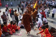 Biksu Thudong Tiba di Kelenteng Magelang Minggu Sore