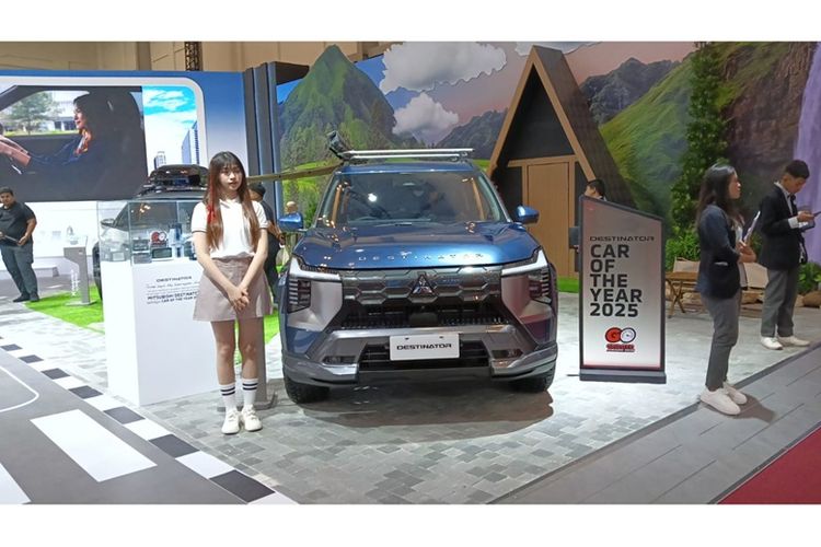 Mitsubishi Destinator sukses raih penghargaan bergengsi "Car of the Year 2025" dari GridOto Awards karena berbagai keunggulannya.