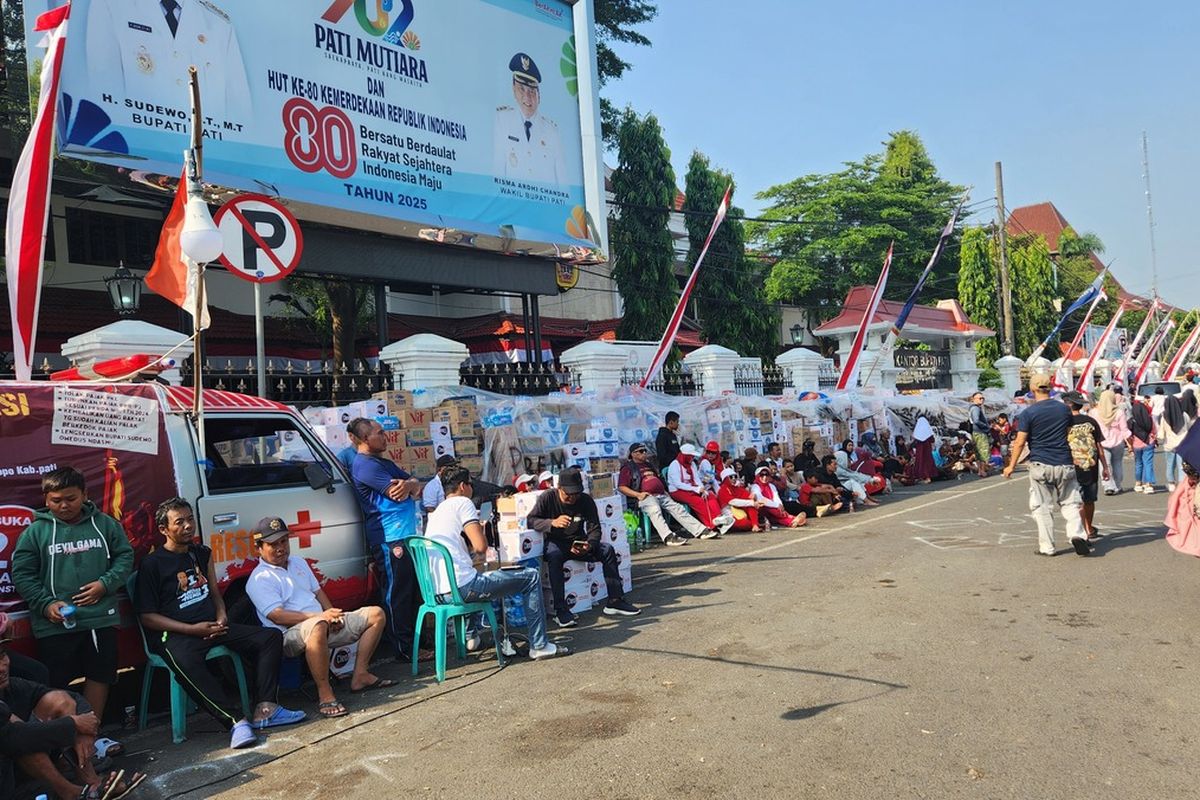 Penggalangan donasi logistik untuk persiapan demonstrasi 13 Agustus menolak kebijakan Pemerintah Kabupaten Pati menaikkan tarif Pajak Bumi dan Bangunan Perdesaan dan Perkotaan (PBB-P2) hingga 250 persen masih berlangsung, Kamis (7/8/2025) sore.