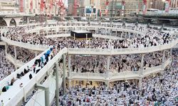 Jelang 1 Muharram 1448 H, Jemaah Bisa Saksikan Penggantian Kiswah Ka'bah di Mataf Garapan Waskita Karya