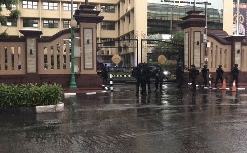 BREAKING NEWS: Shooting at National Police Headquarters in Jakarta