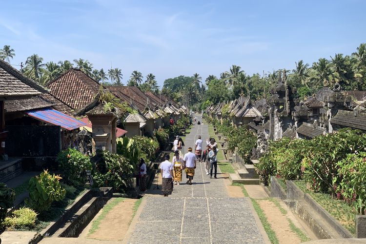 Suasana Desa Penglipuran, desa wisata terbaik di dunia yang berlokasi di Kabupaten Bangli, Bali, pada Jumat (3/10/2025).