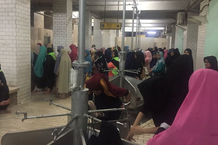 Suasana toilet dan tempat wudhu perempuan di Masjid Istiqlal pada 28 Januari 2018.