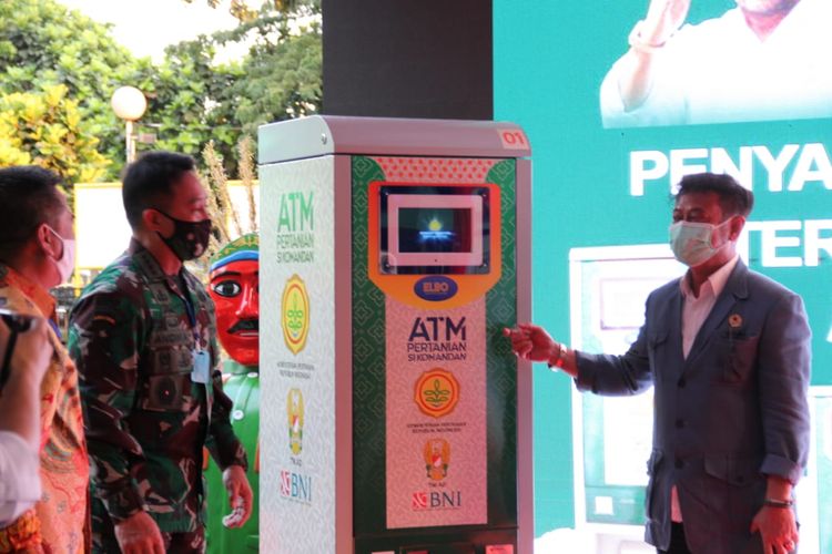 Mentan luncurkan ATM Beras untuk memenuhi kebutuhan masyarakat miskin yang membutuhkan pangan selama masa pandemi virus corona, Jakarta, Rabu (22/4/2020).