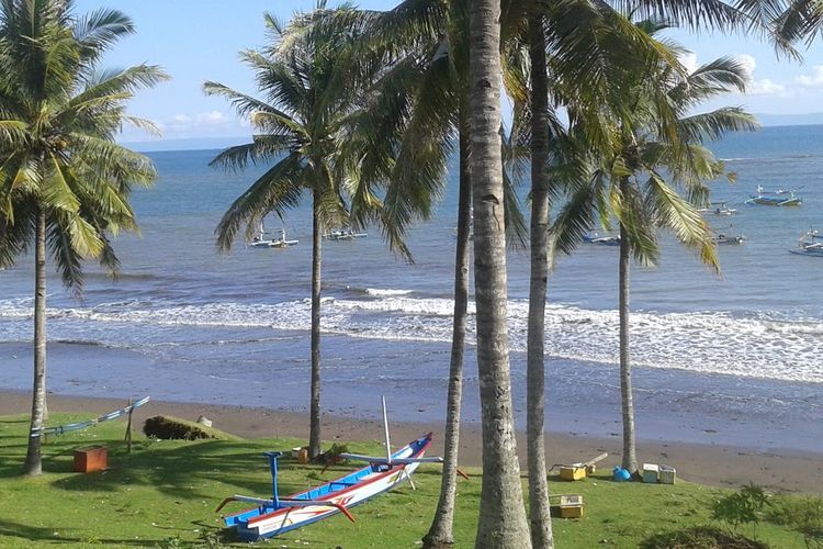 Pantai Baluk Rening, Jembrana, salah satu tempat wisata di Bali Barat.