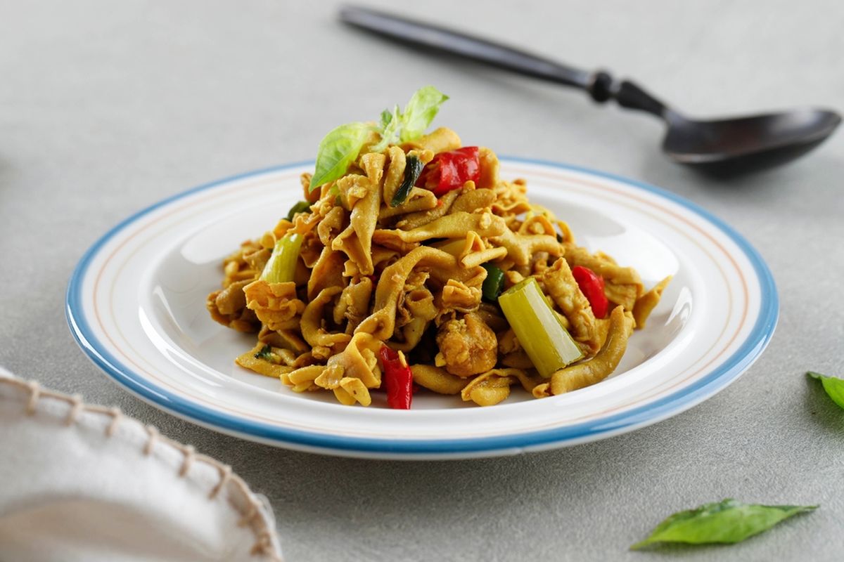 Ilustrasi usus bumbu kuning ala warteg. 