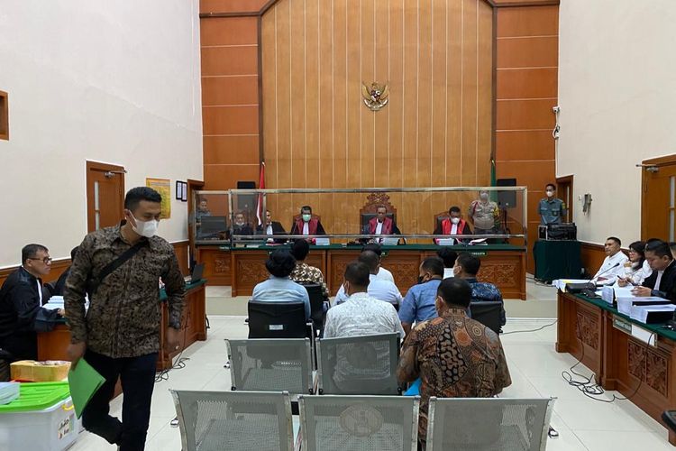 Saksi dihadirkan dalam agenda sidang lanjutan tiga terdakwa pada kasus peredaran narkoba jenis sabu yang dikendalikan mantan Kapolda Sumatera Barat, Irjen Teddy Minahasa di Pengadilan Negeri Jakarta Barat, Rabu (8/2/2023). 