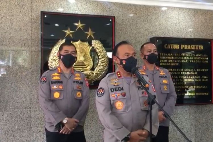 Kepala Divisi Humas Polri Irjen Dedi Prasetyo di Mabes Polri, Jakarta, Selasa (16/11/2021). Foto: Rahel Narda