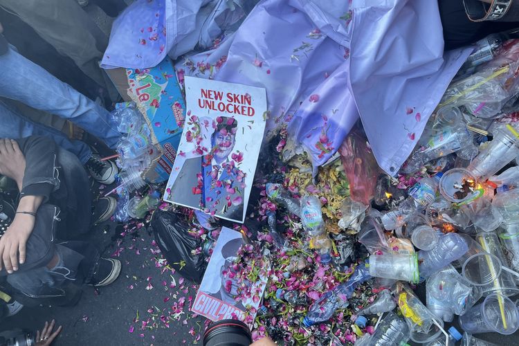 Demo Mahasiswa di Surabaya, Poster Prabowo-Gibran Dibakar