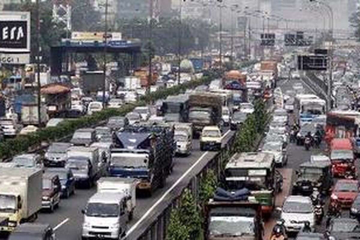 Ilustrasi kemacetan akibat banyaknya pengunjung ke Pasar Tanahabang