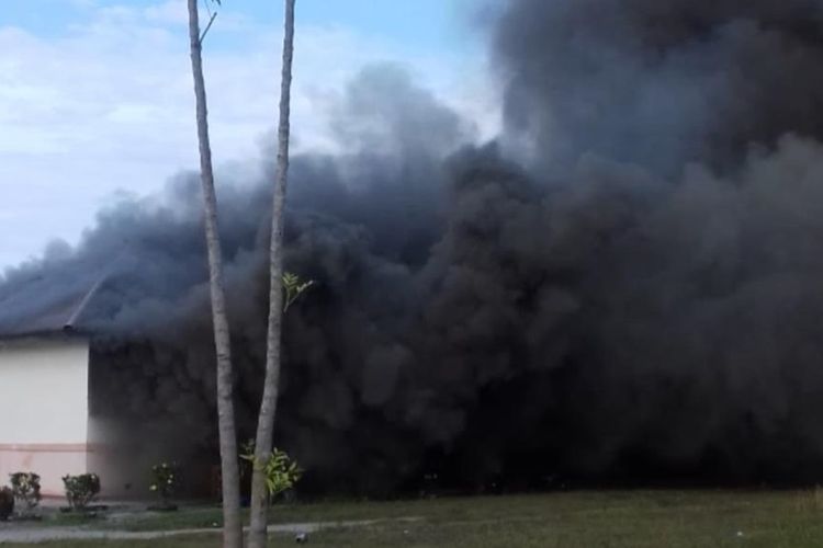 Kantor milik PT Arrtu Plantation, sebuah perusahaan perkebunan kelapa sawit di Kecamatan Matan Hilir Selatan, Kabupaten Ketapang, Kalimantan Barat (Kalbar) diduga dibakar massa. Dugaan pembakaran ini ditengari adanya kesepakatan antara masyarakat dengan perusahaan yang tidak tercapai yang berujung pada penangkapan sejumlah warga oleh pihak kepolisian.