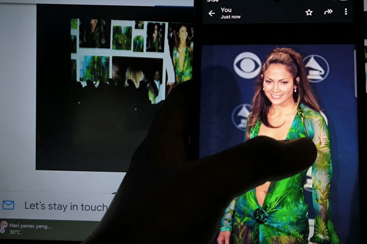 Dress Green Versace, gaun fenomenal J.Lo di ajang penghargaan Grammy 2000 yang menginspirasi lahirnya Google Image.