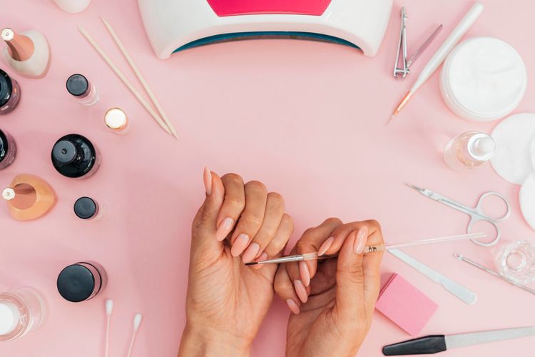 Ilustrasi nail art. Terlalu sering nail art dapat menyebabkan infeksi jamur, bakteri, hingga iritasi pernapasan akibat paparan bahan kimia dan alat yang tidak steril.