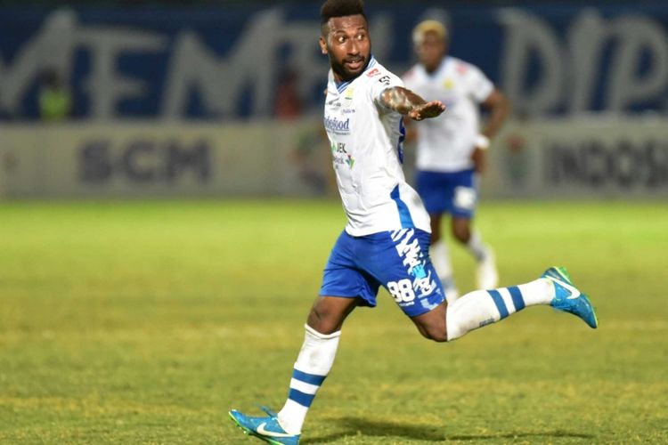 Striker Persib Bandung Patrich Wanggai. 