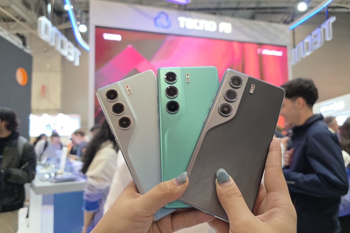 Tecno Camon 40 hadir dalam warna biru gradasi putih, hijau, dan abu-abu.