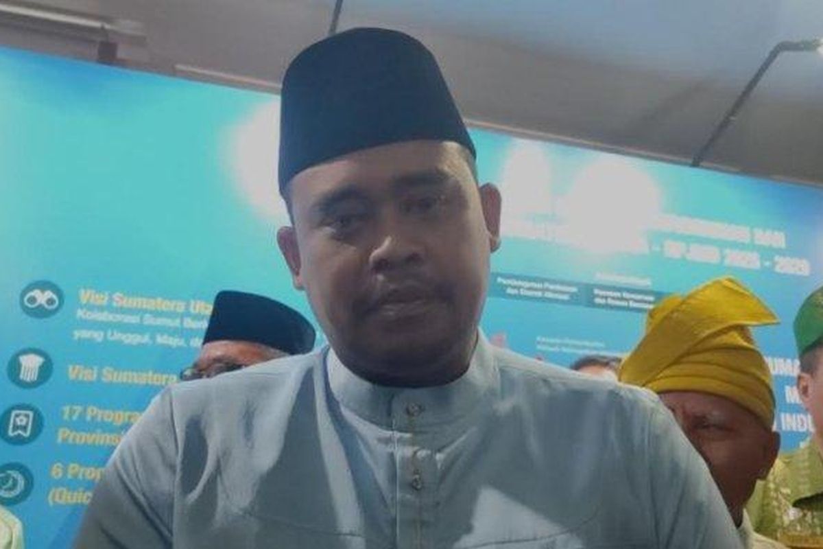 Gubernur Sumut Bobby Nasution saat diwawancarai di Kantor Gubernur Sumut,Senin (5/5/2025). Bobby berencana bentuk Danantara di bidang pelayanan pengaliran air.