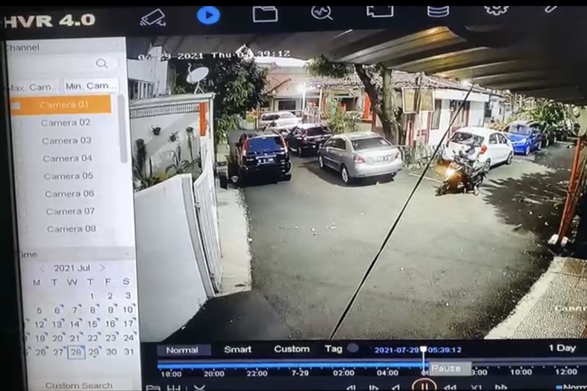 Aksi pencurian spion mobil Toyota Vios terjadi di Jalan Tebet Barat VI C, Tebet, Jakarta Selatan pada Kamis (29/7/2021) sekitar pukul 05.30 WIB.