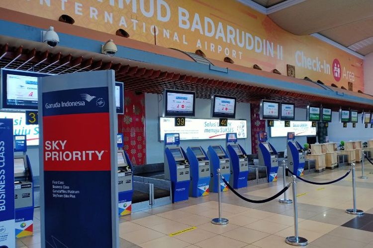 Tempat check-in Bandara SMB II Palembang. 