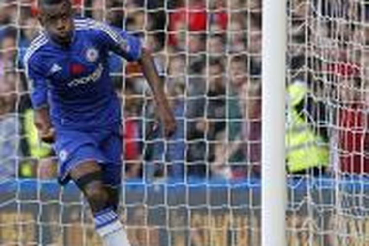 Ramires mencetak gol pada laga antara Chelsea dan Liverpool, Sabtu (31/10/2015). 