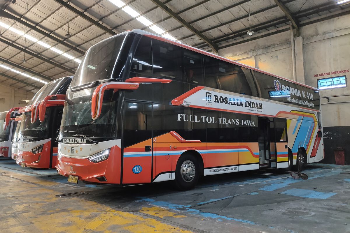 Bus Double Decker PO Rosalia Indah dengan bodi Legacy SR3 