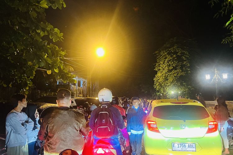 Pendukung Membeludak, Posko Pemenangan Dedie Rachim-Jenal Mutaqin Bikin Kemacetan