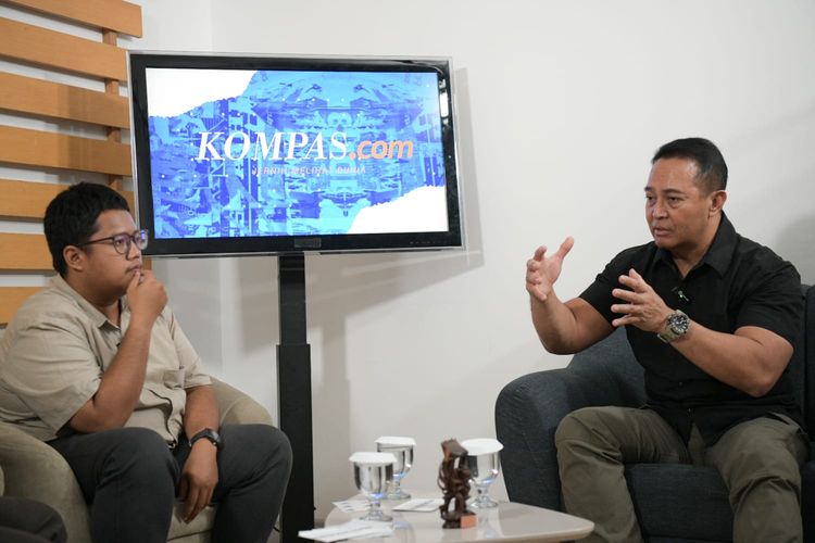 Mantan Panglima TNI Jenderal Purn Andika Perkasa saat berbincang bersama Host Gaspol! Kompas.com Ardito Ramadhan di Kantor Redaksi Kompas.com, Rabu (9/8/2023).