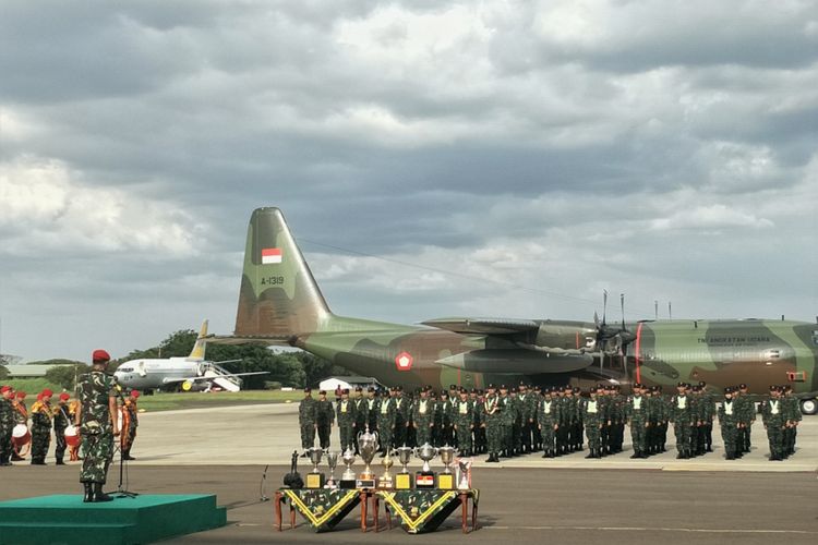 Upacara penyambutan kontingen Lomba Tembak antar Angkatan Darat Negara-negara ASEAN atau The ASEAN Armies Rifle Meet (AARM) 2017 di Base Ops, Halim Perdana Kusuma, Jakarta Timur, Jumat (24/11/2017).