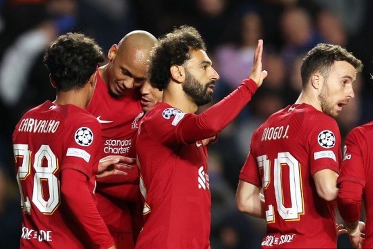 Winger Liverpool, Mohamed Salah, merayakan golnya ke gawang Rangers dalam babak penyisihan Grup A Liga Champions, Rangers vs Liverpool, di Stadion Ibrox, Kamis (13/10/2022) dini hari WIB. Mo Salah mencetak hattrick alias tiga gol.