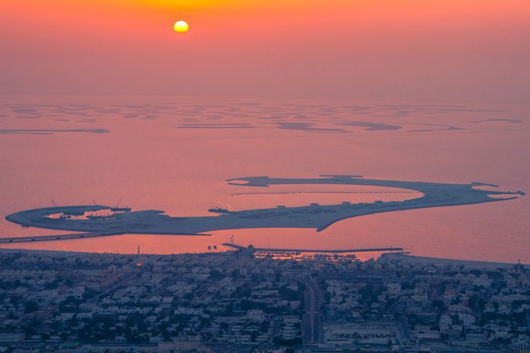 Ilustrasi pemandangan laut di Dubai