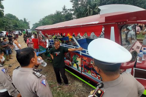 Saksi Teriak 'Ada Kereta, Awas!', Sopir Odong-odong Tetap Melintasi Rel Kereta Api di Serang