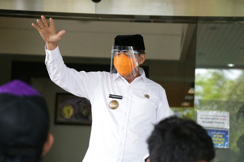 Gubernur Banten Sesalkan Kerumunan Massa Saat Pendaftaran Bantuan UMKM di Kota Tangerang 