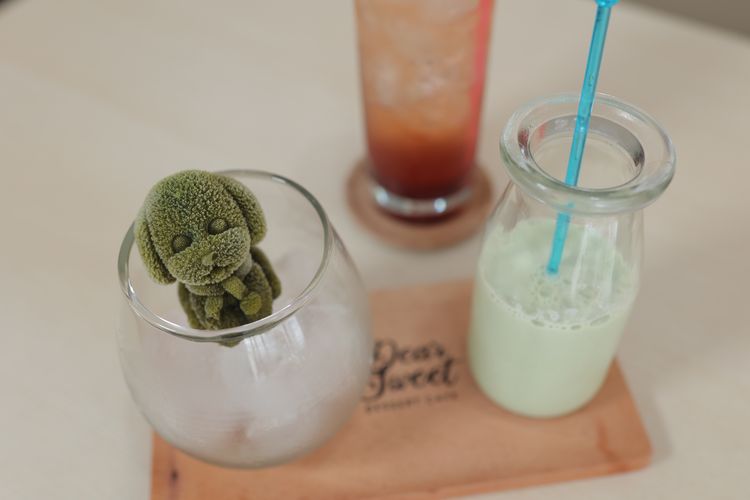 Green Tea Latte di Dear Sweet Cafe Yogyakarta.