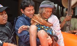 Plt. Bupati Trenggalek Terjun Langsung ke Lokasi Banjir