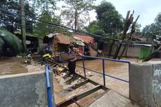 Imbas Hujan dan Angin Kencang, Warga Cipinang Melayu: Dua Pohon Menimpa Rumah Saya...