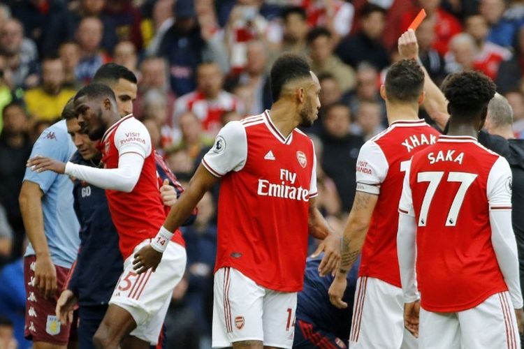 Ainsley Maitland-Niles mendapatkan kartu merah pada pertandingan Arsenal vs Aston Villa dalam lanjutan Liga Inggris di Stadion Emirates, 22 September 2019. 