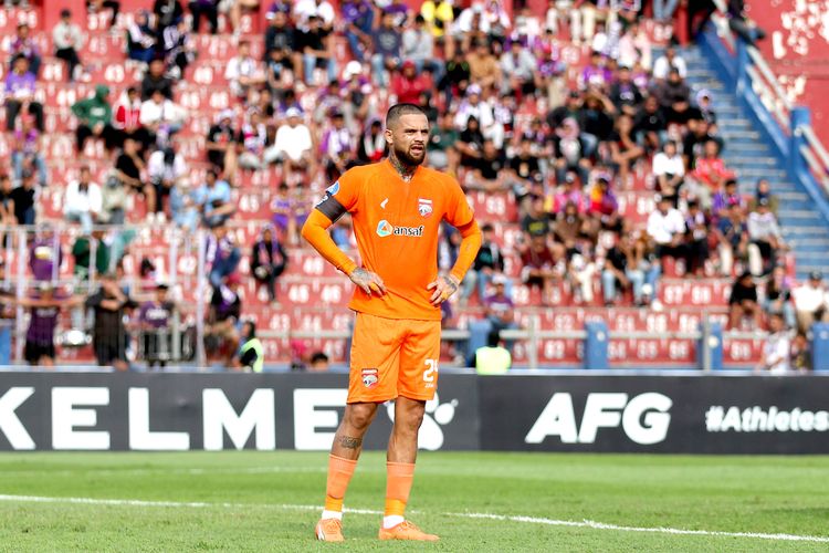 Kapten Borneo FC Diego Michiels saat pertandingan pekan ke-1 Liga 1 2023-2024 melawan Persik Kediri yang berakhir dengan skor 1-1 di Stadion Brawijaya Kediri, Senin (3/7/2023) sore.