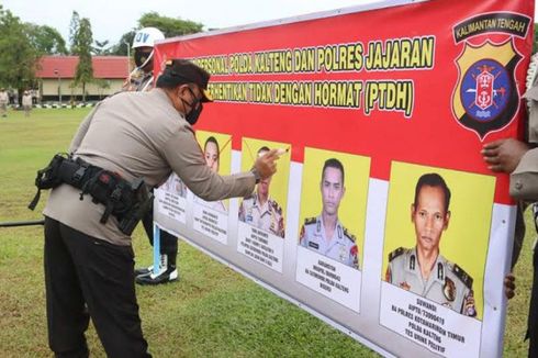 Tak Hadiri Upacara Pemecatan, Foto 5 Polisi Ini Dicoret