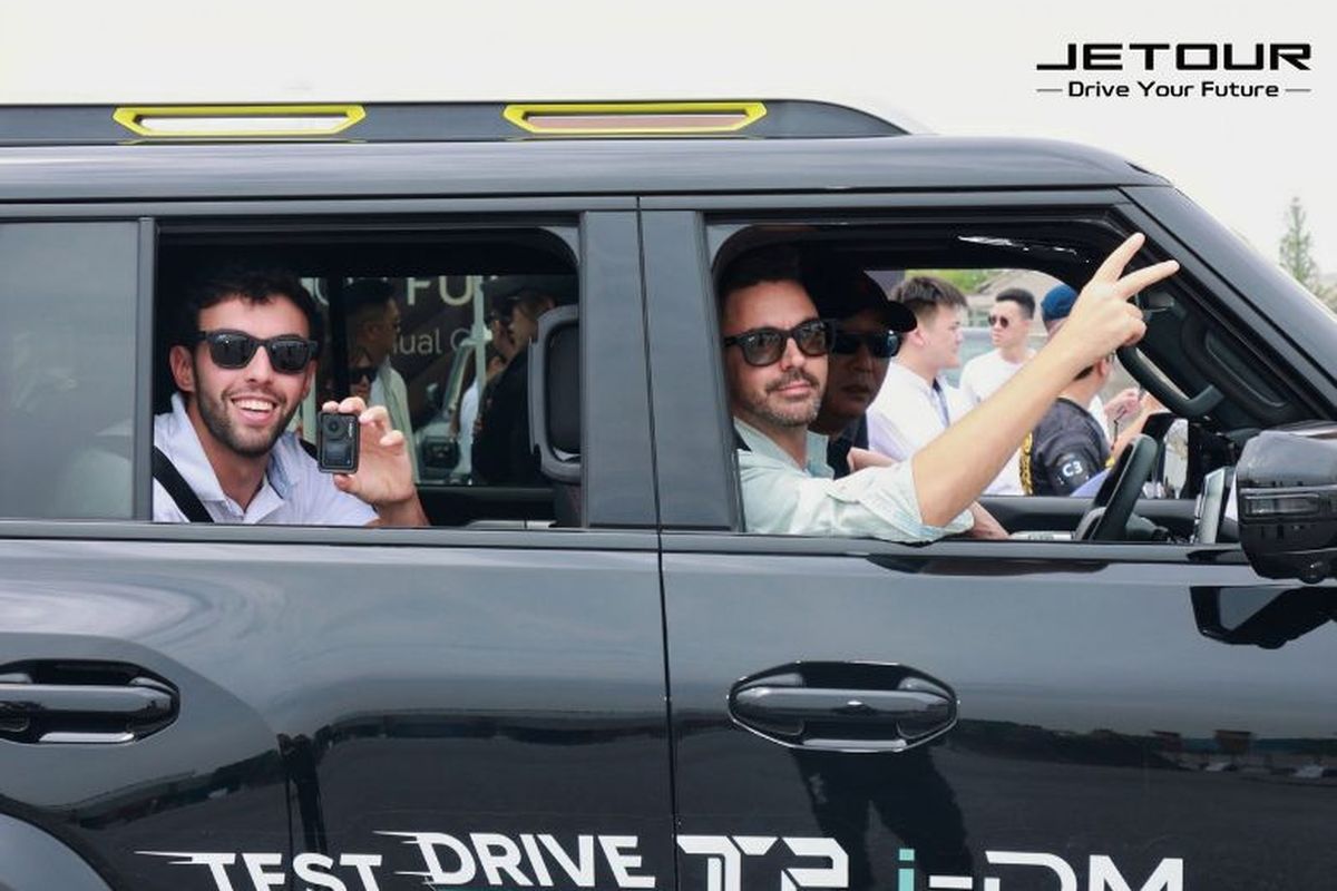 Test drive JETOUR kali ini melibatkan lebih dari 200 perwakilan media dan influenser dari berbagai belahan dunia, yakni Timur Tengah, Amerika Selatan, Afrika, Asia-Pasifik, dan kawasan Commonwealth of Independent States (CIS).